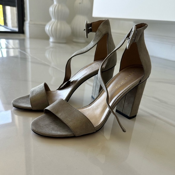 Pelle Moda Heels - Picture 2 of 10